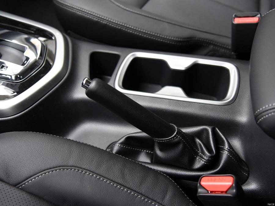 Детали интерьера Nissan Terra 2018 года  (CN) (фото 62 из 144)